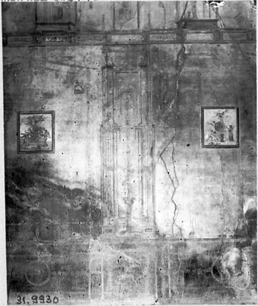 VII.4.59 Pompeii. 1931, House of the Black Wall, exedra or triclinium y, south wall. On the wall are two cupid paintings.
DAIR 31.2479. Photo © Deutsches Archäologisches Institut, Abteilung Rom, Arkiv. 
