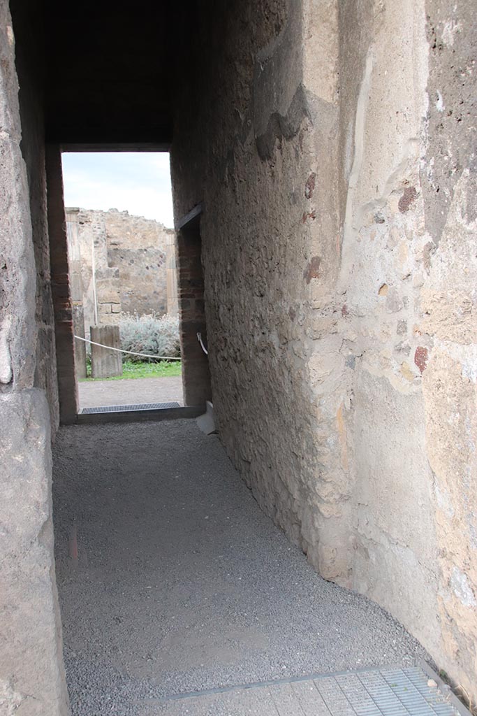 VII.7.2 Pompeii. October 2024. 
Corridor “l/L”, looking north towards peristyle. Photo courtesy of Klaus Heese.
