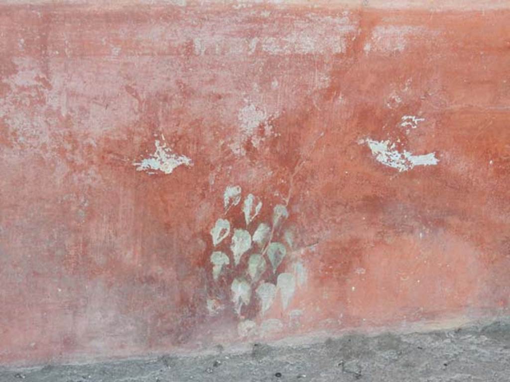 VII.7.10 Pompeii. May 2018. Peristyle, detail from north wall zoccolo. Photo courtesy of Buzz Ferebee. 