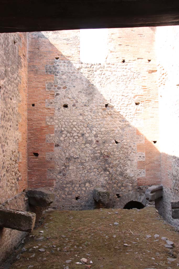 VII.7.28 Pompeii. September 2021. 
Looking west across latrine. Photo courtesy of Klaus Heese.
