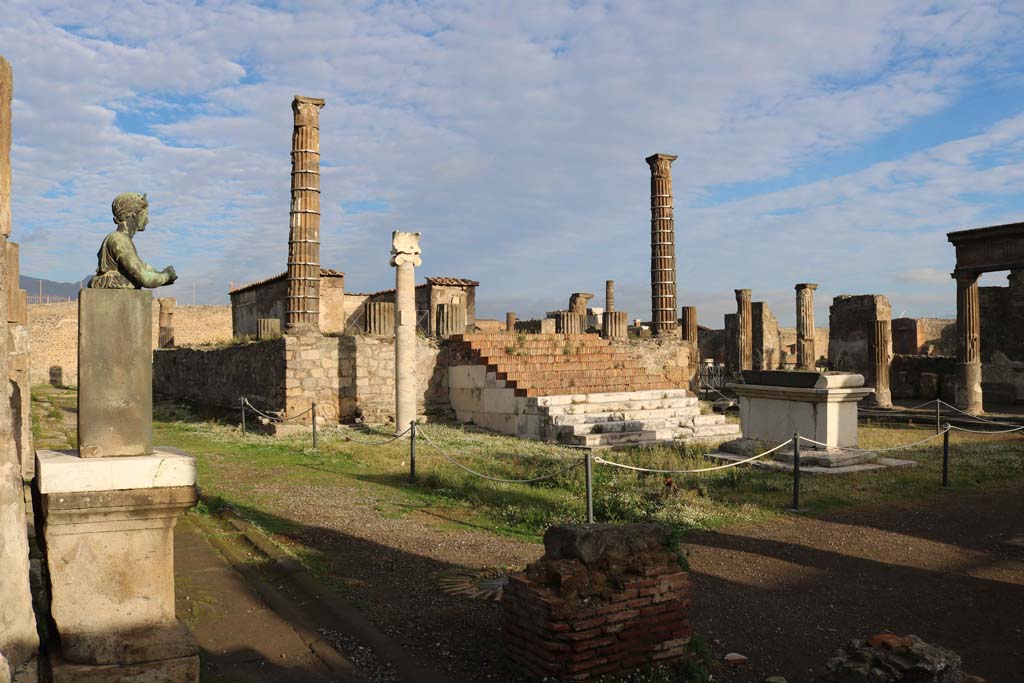 VII.7.32, Pompeii. December 2018. Looking north-east towards altar, podium and cella. Photo courtesy of Aude Durand.

