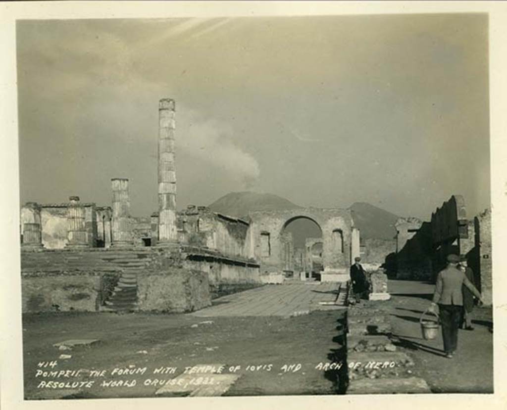 VII.8 Pompeii Forum. 1932. East side of north end of the Forum and Temple of Iovis, and Arch of Nero.  Photo taken during a shore-visit from the ship Resolute’s world cruise in 1932.
Photo courtesy of Rick Bauer.
