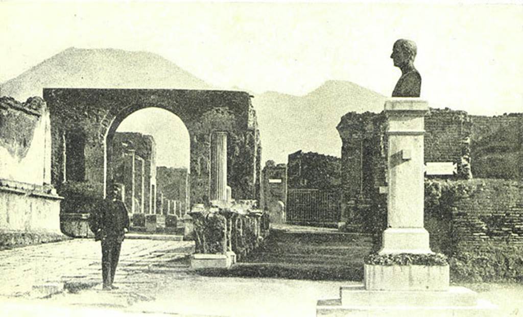 VII.8 Pompeii Forum. Old postcard. Bust of Fiorelli at north end of east side. 
Photo courtesy of Rick Bauer.
