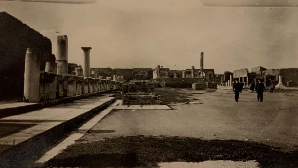 VII.8 Pompeii Forum. May 1934., from an album of the Nierhoff family vacation. Looking north along west side of Forum.
Photo courtesy of Rick Bauer.
