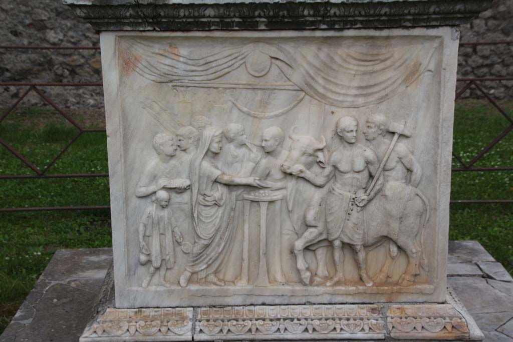 VII.9.2 Pompeii. April 2014. Detail from west side of Altar.  Photo courtesy of Klaus Heese.
