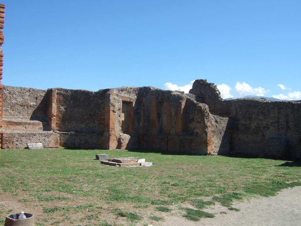 VII.9.3 Pompeii. September 2005. Looking towards south-east corner.