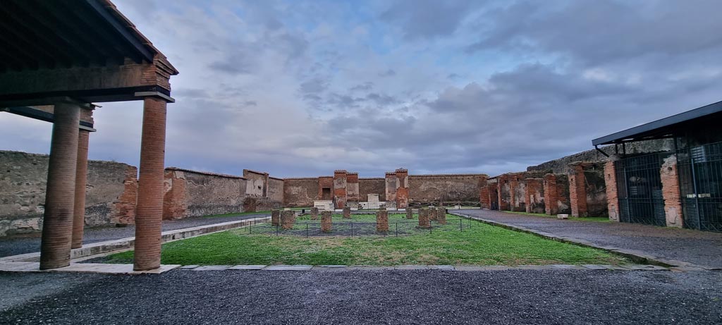 VII.9.7 Pompeii. January 2023. Looking east from entrance doorways. Photo courtesy of Miriam Colomer.

