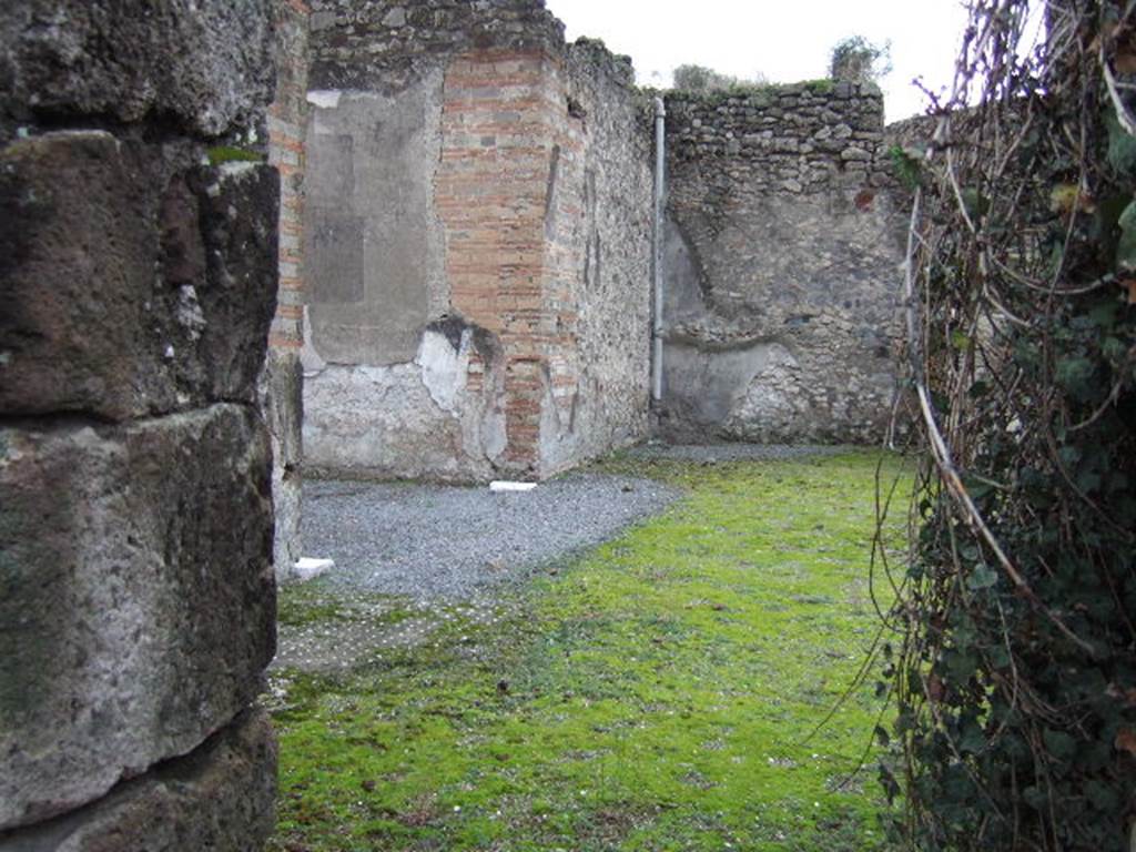 VII.9.47 Pompeii.  December 2005. Doorway from Room 13. Corridor, Looking west across atrium.

