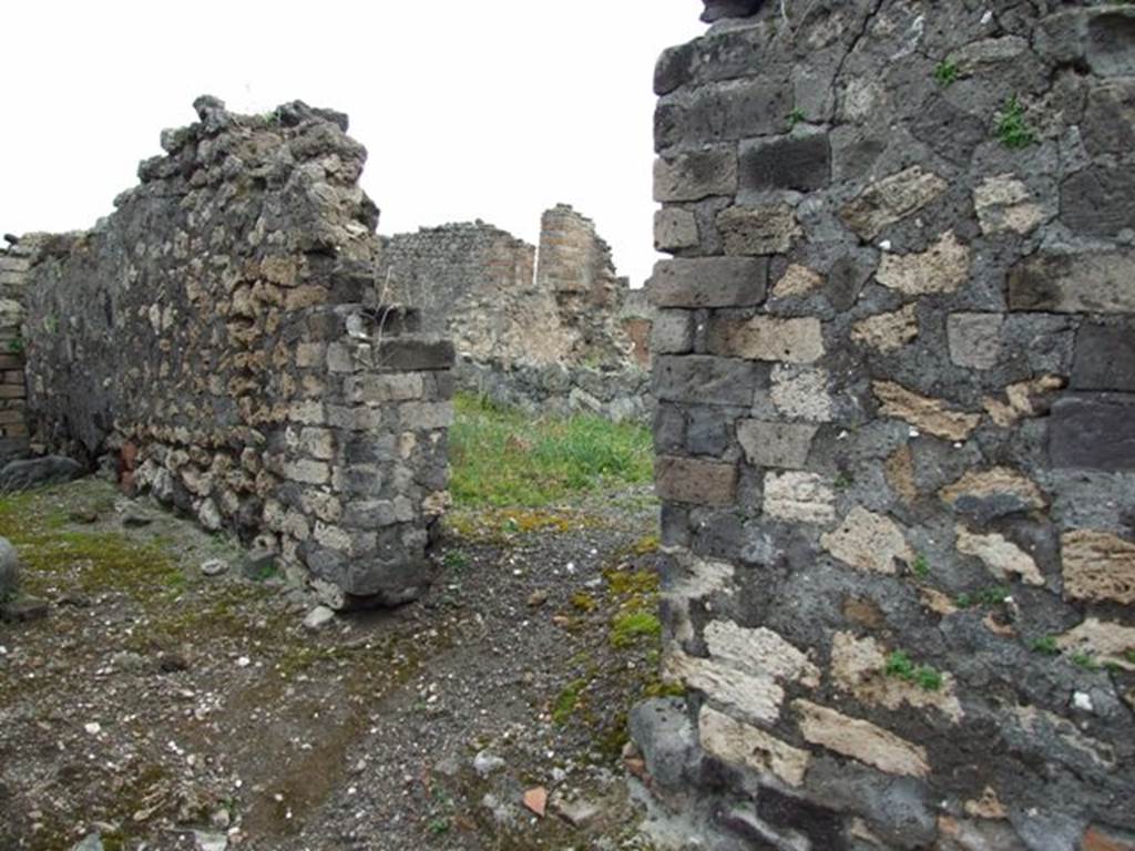 VII.9.47 Pompeii.  March 2009.  Room 17. Entrance to stable.

