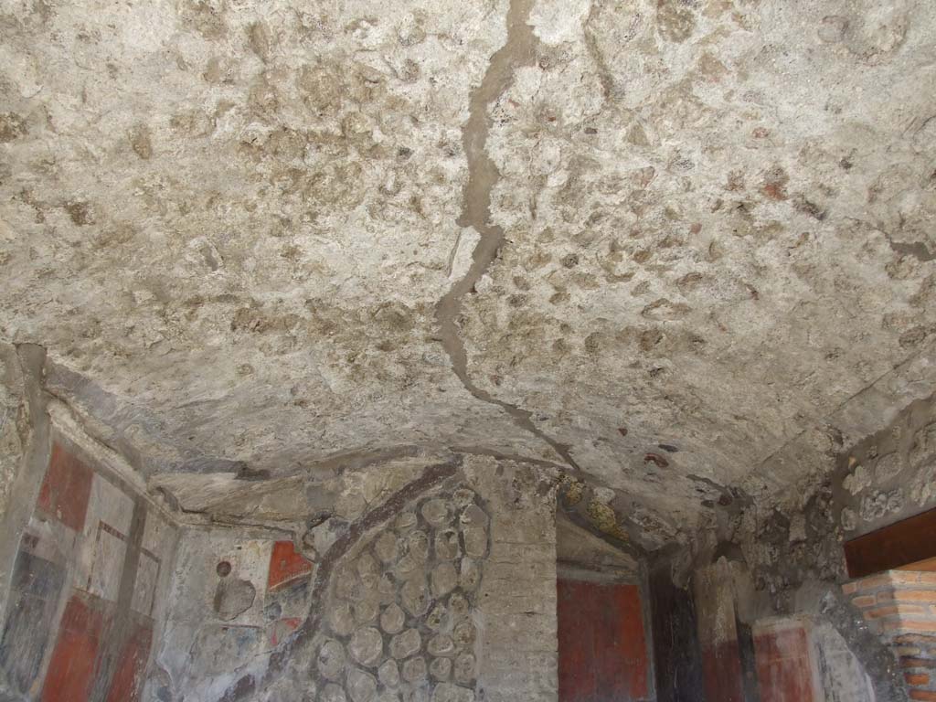 VII.9.68 Pompeii. March 2009. Vaulted ceiling.