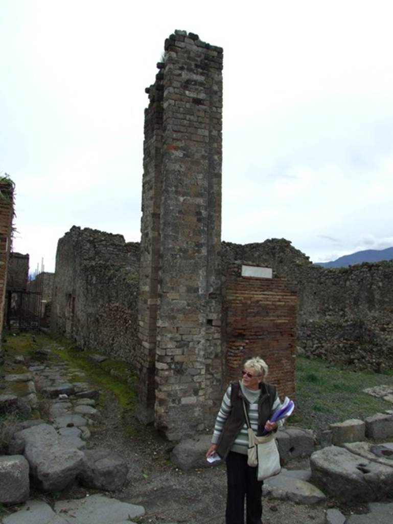 VII.10.7 Pompeii. March 2009. Looking east along Vicolo del Balcone Pensile at Water tower. 