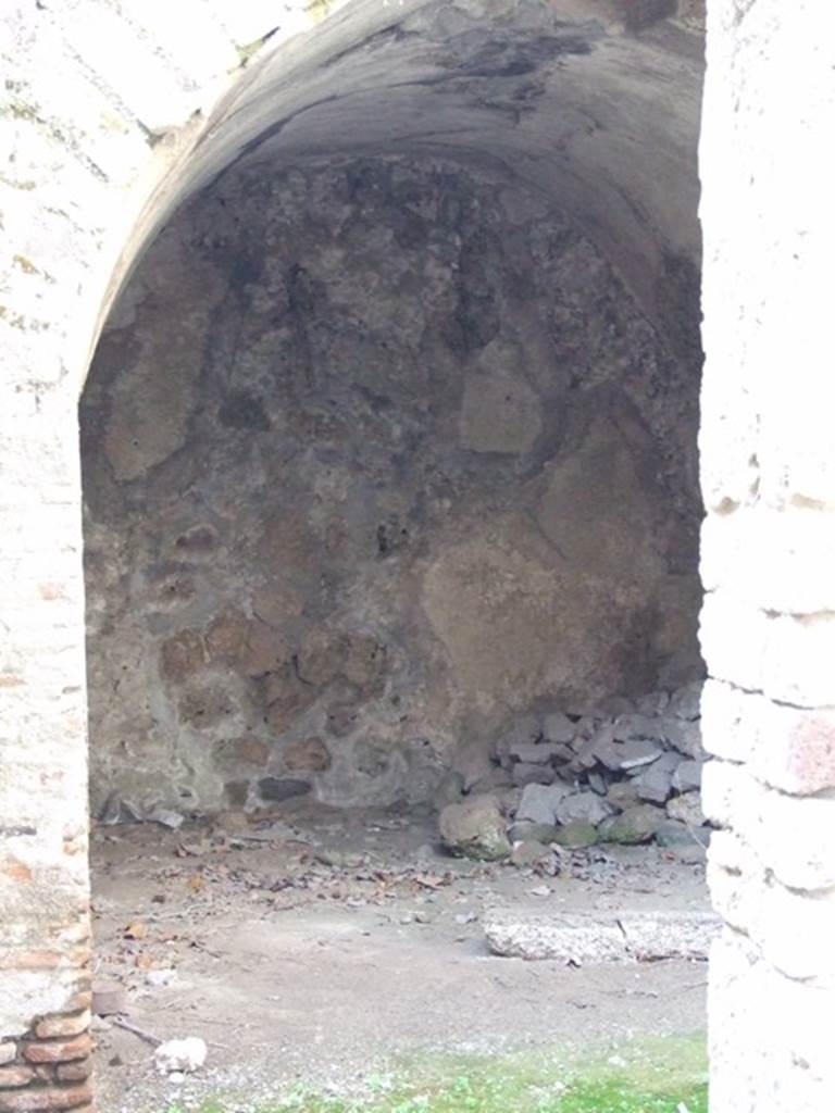 VII.10.13 Pompeii.  Officina lanifricaria.  December 2007.  Vaulted rear area.