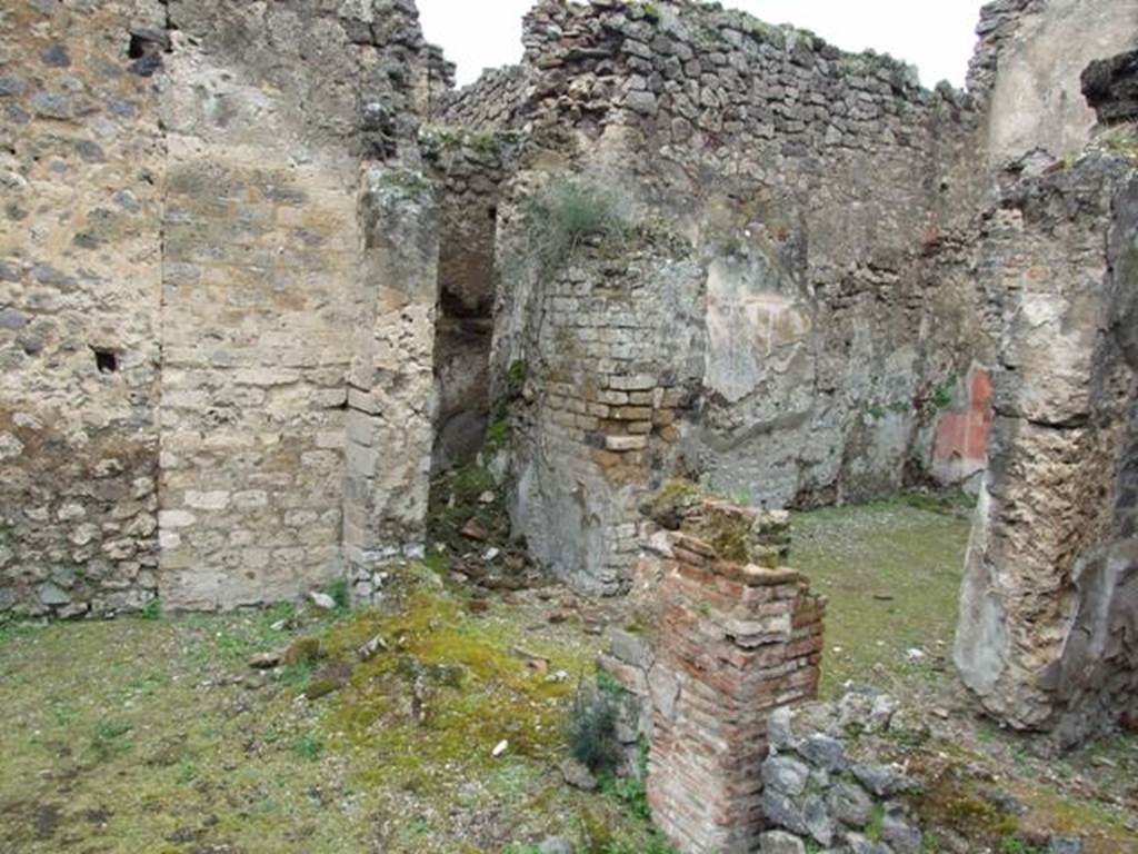 VII.11.14 Pompeii.  March 2009.  Rooms 5 and 7 on north west side of Garden area A, with remains of North wall.