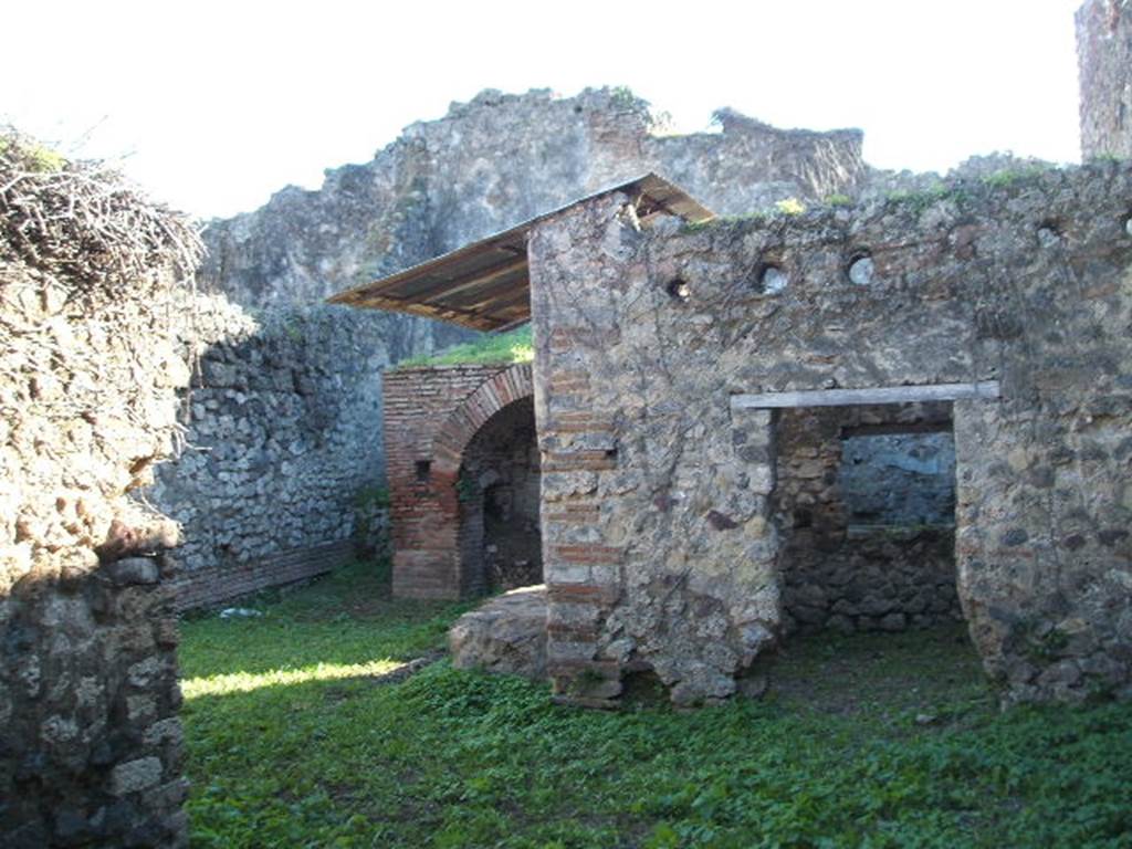 VII.12.11 Pompeii. December 2004. Looking south across rear room, with oven.