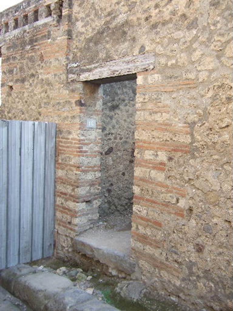 VII.12.16 Pompeii. September 2005. Looking south to entrance doorway. According to Della Corte, found to the right of the doorway were the words  Scribit Paris, idem rogat    [CIL IV 821]
He thought the entrance doorway led to steps to a hospitium on the upper floor, and that the host was named Paris.  See Della Corte, M., 1965.  Case ed Abitanti di Pompei. Napoli: Fausto Fiorentino. (p.202)
According to Epigraphik-Datenbank Clauss/Slaby (See www.manfredclauss.de), CIL IV 821 read -
A(ulum) Suettium Certum aed(ilem) o(ro) v(os) f(aciatis)
scrib(s)it Paris idem rogat
aetatis d(ignum) [r(ei) p(ublicae)] Iarin[    [CIL IV 821]

