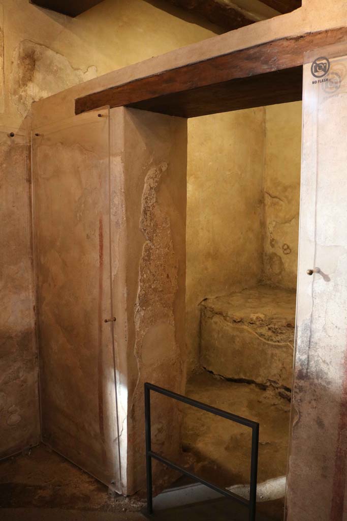 VII.12.18, Pompeii. December 2018. 
Looking towards room at west end on north side. Photo courtesy of Aude Durand.
