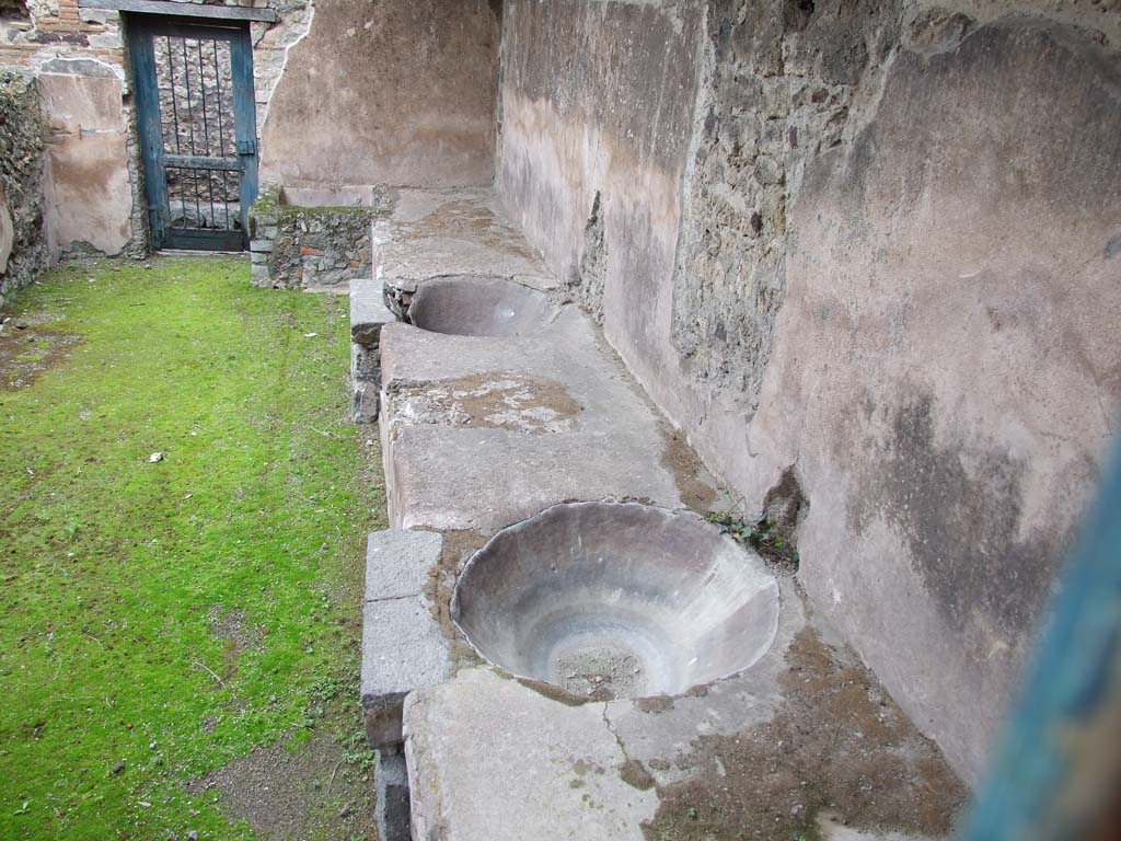 VII.12.21 Pompeii. March 2009. Looking east into VII.12.17.