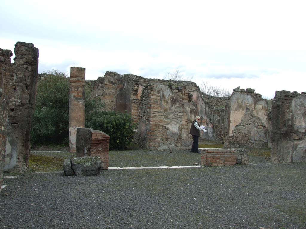 VII.14.5 Pompeii. March 2009. Looking north from atrium towards south portico and garden area.