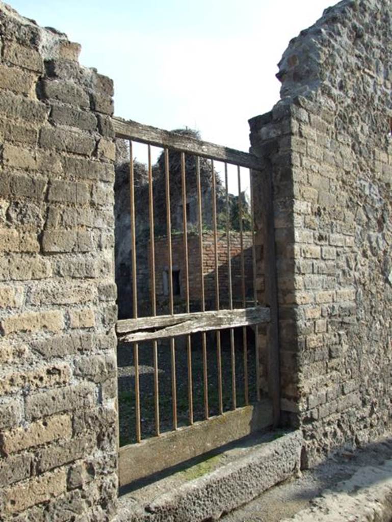 VII.14.19 Pompeii. December 2007. Kitchen entrance on Vico della Maschera.