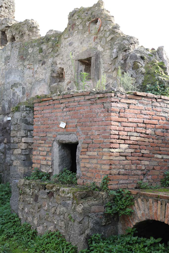 VII.14.19/5, Pompeii. December 2018.
Looking towards east end of south wall of kitchen. Photo courtesy of Aude Durand.