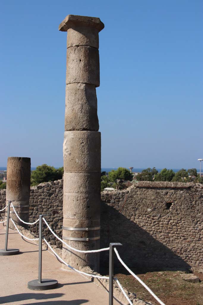 VII.15.2 Pompeii. September 2017. Detail of columns on south portico.
Photo courtesy of Klaus Heese.

