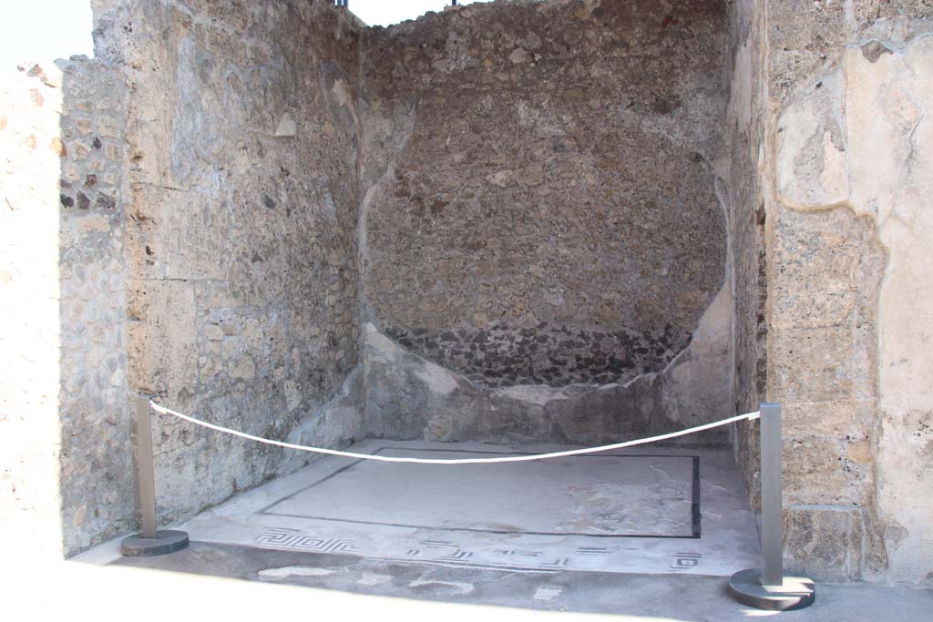 VII.15.2 Pompeii. September 2017. Looking east across ala on east side of atrium. Photo courtesy of Klaus Heese.