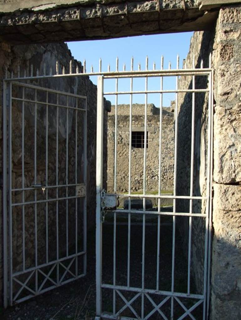 VII.15.13 Pompeii. December 2007. Looking north out through the front entrance doorway at the wall of VII.16.18.
