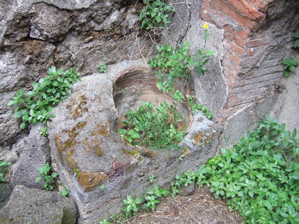 VII.15.16 Pompeii. May 2006. Remains of a dolia built into a platform in front of oven in courtyard (). 