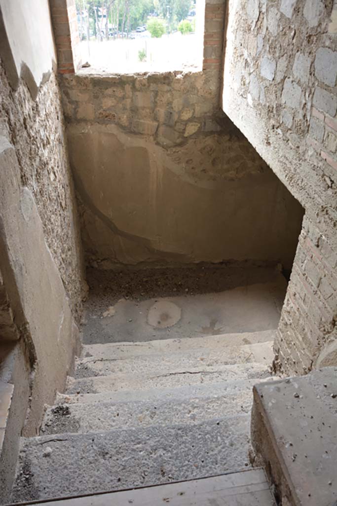 VII.16.22 Pompeii. October 2018. 
Corridor 43, looking south, turning north down to garden area.
Foto Annette Haug, ERC Grant 681269 DCOR.
