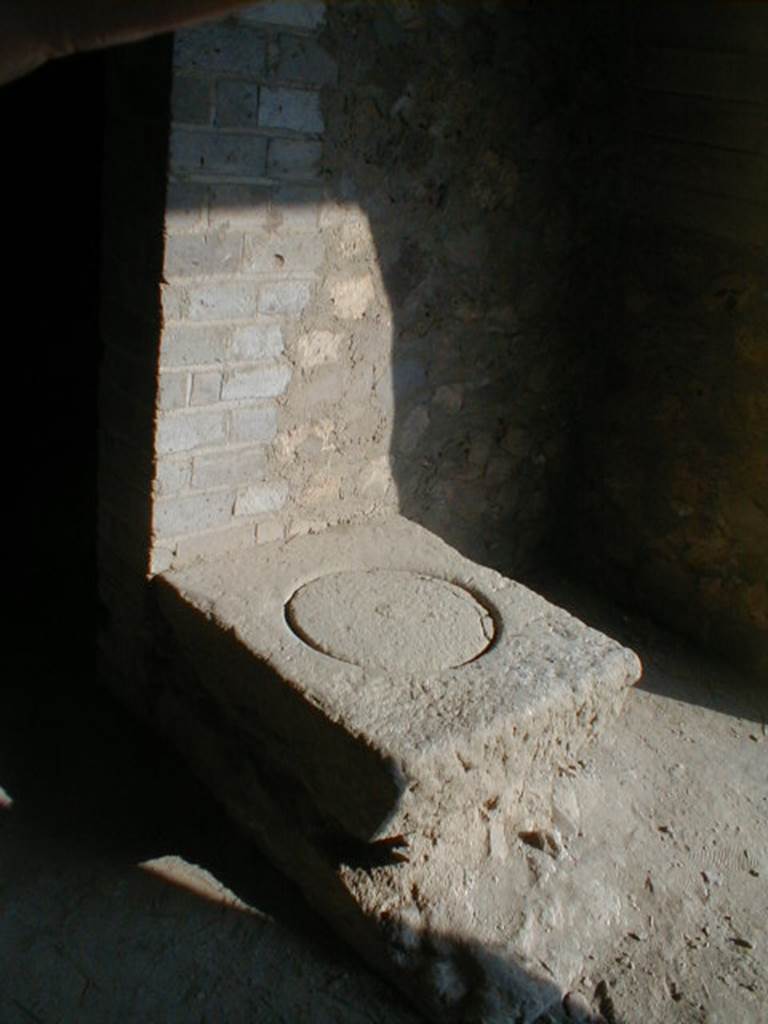 VII.16.17-22 Pompeii. December 2007.  Cistern mouth.
