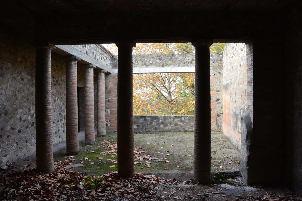 VII.16.22 Pompeii. October 2018. Peristyle 14, looking west towards large window overlooking gardens.
Foto Annette Haug, ERC Grant 681269 DCOR.
