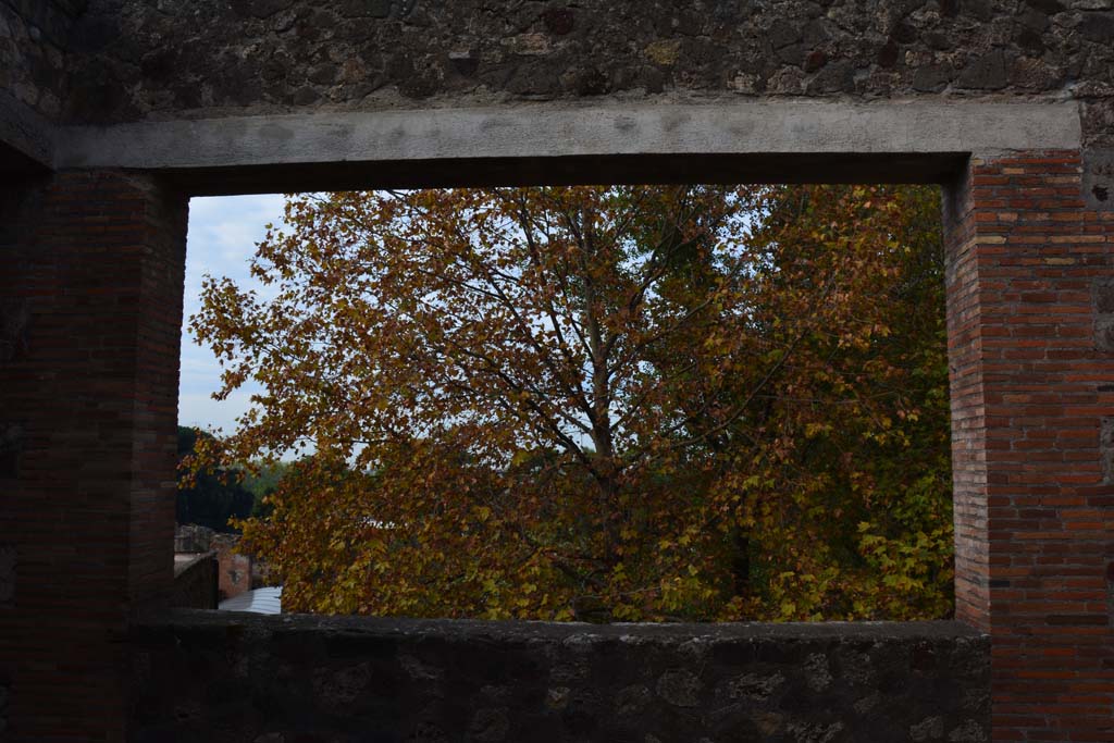 VII.16.17-22 Pompeii. October 2018. Peristyle 14, large window in west wall.
Foto Annette Haug, ERC Grant 681269 DCOR.

