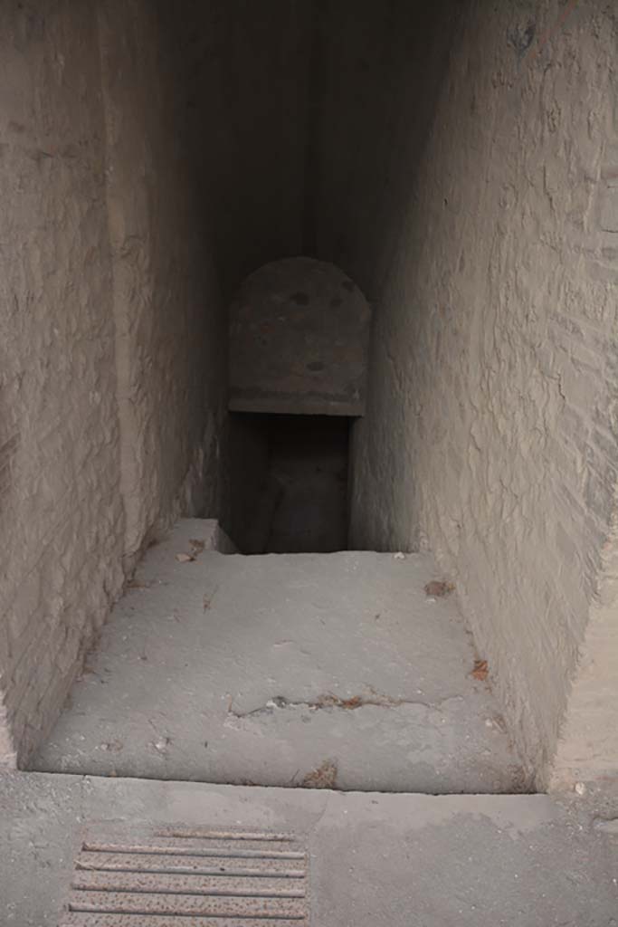 VII.16.17-22 Pompeii. October 2018. Corridor 20 with steps down to lower level.
Foto Annette Haug, ERC Grant 681269 DCOR.

