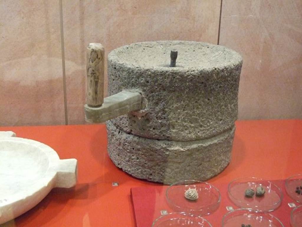 VI.16.22 Pompeii.  Stone grinding machine with reconstructed wooden handle.  SAP 57645. Photographed at “A Day in Pompeii” exhibition at Melbourne Museum.  September 2009.