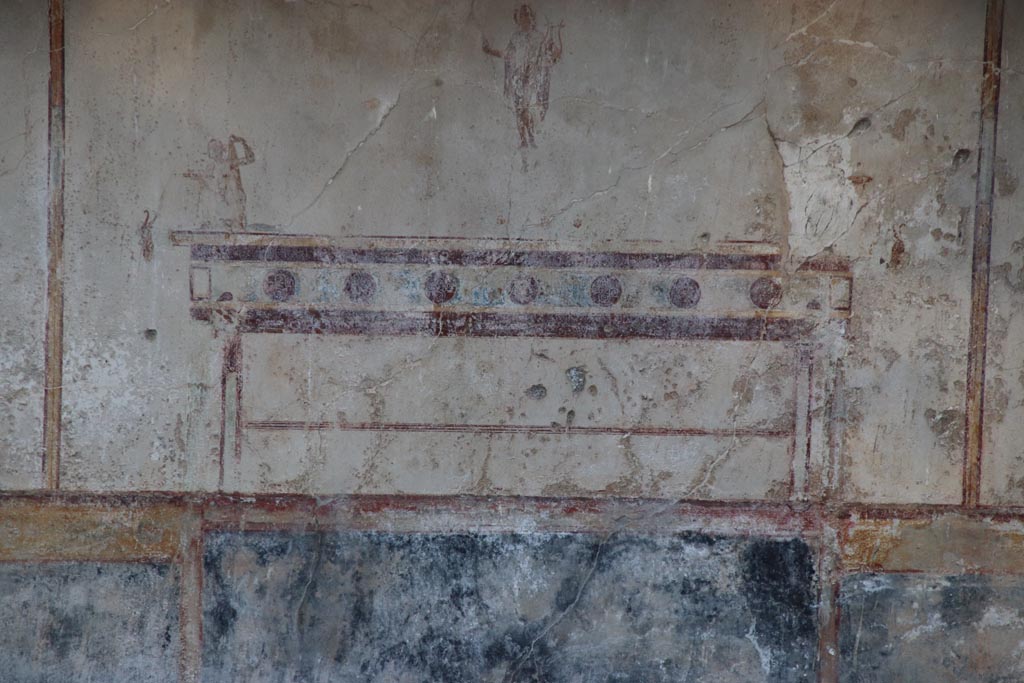 VIII.1.a Pompeii. October 2023. Detail of painted plaster on east wall at side of the portico. Photo courtesy of Klaus Heese.