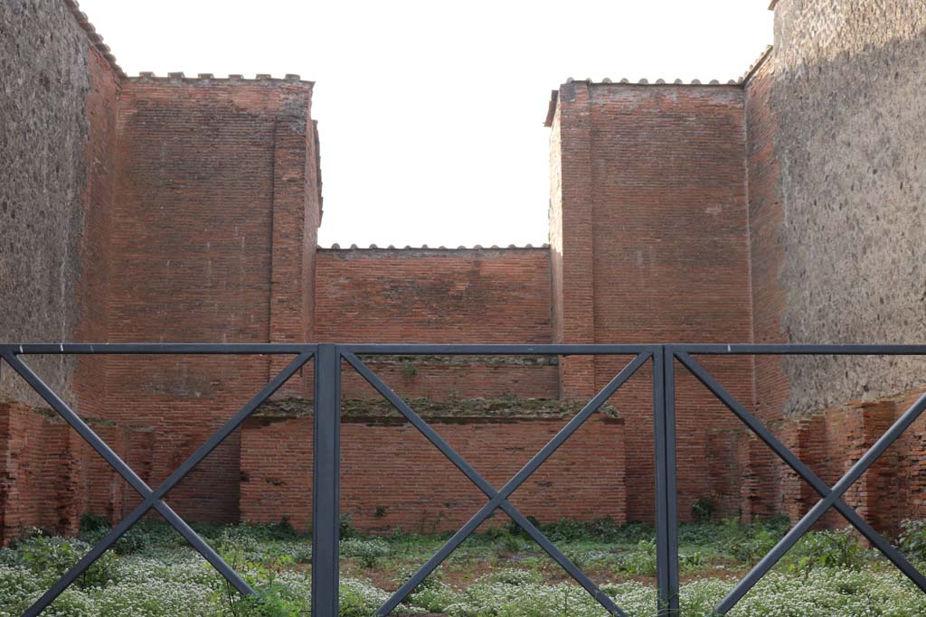 VIII.2.8 Pompeii. December 2018. Looking south from entrance doorway. Photo courtesy of Aude Durand.