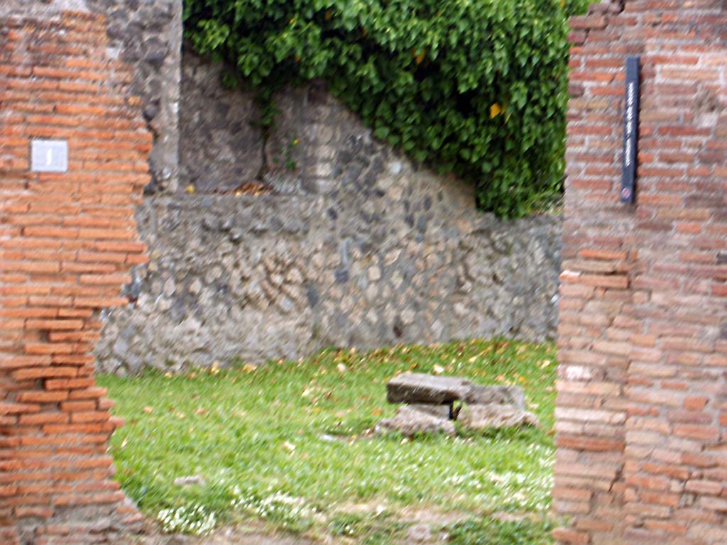 VIII.3.1 Pompeii. May 2005. Entrance doorway, looking south-east from Via dell’Abbondanza.