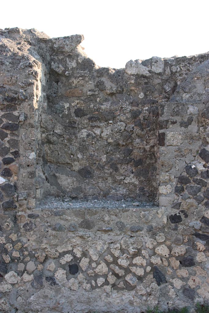 VIII.3.1 Pompeii. October 2017. Looking towards south-east corner, from entrance doorway.
Foto Annette Haug, ERC Grant 681269 DÉCOR.
Originally the east wall would have had four recesses or niches for statues, according to Eschebach.
The south wall would have had three.
See Eschebach, L., 1993. Gebäudeverzeichnis und Stadtplan der antiken Stadt Pompeji. Köln: Böhlau. (p.362)
