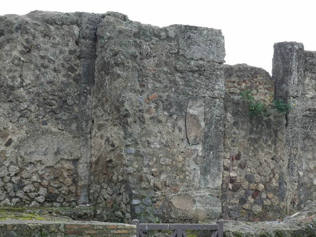 VIII.3.1 Comitium.  Sala delle Elezioni.   Large Niche on south wall.