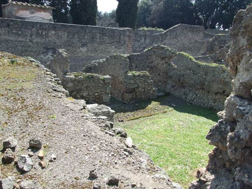 VIII.4.15 Pompeii.  March 2009. Looking south from upper level to rooms of VIII.4.30

