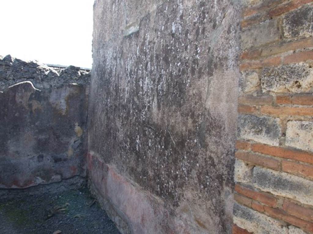 VIII.5.28 Pompeii.  March 2009.  Room 2. Small room.  South wall.