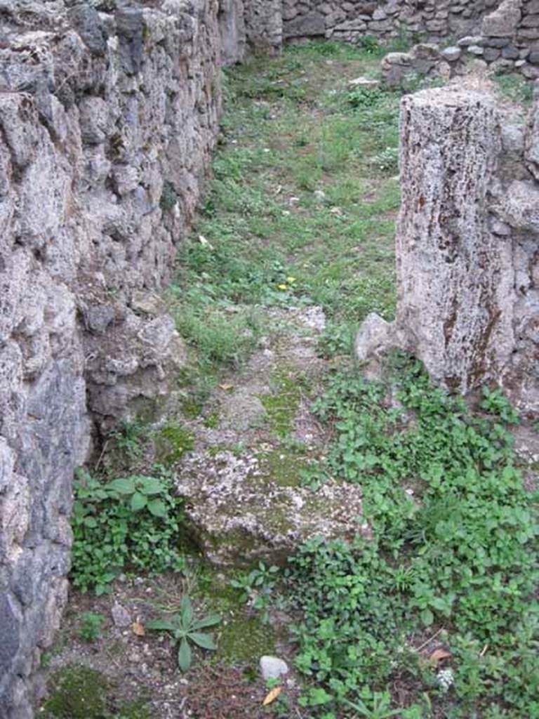 VIII.7.5 Pompeii. September 2010. Photo courtesy of Drew Baker.
Doorway with step, looking west into the “rustic” room of VIII.7.6, from rear room of workshop. (This doorway does not appear on the Eschebach or PPP plans).


