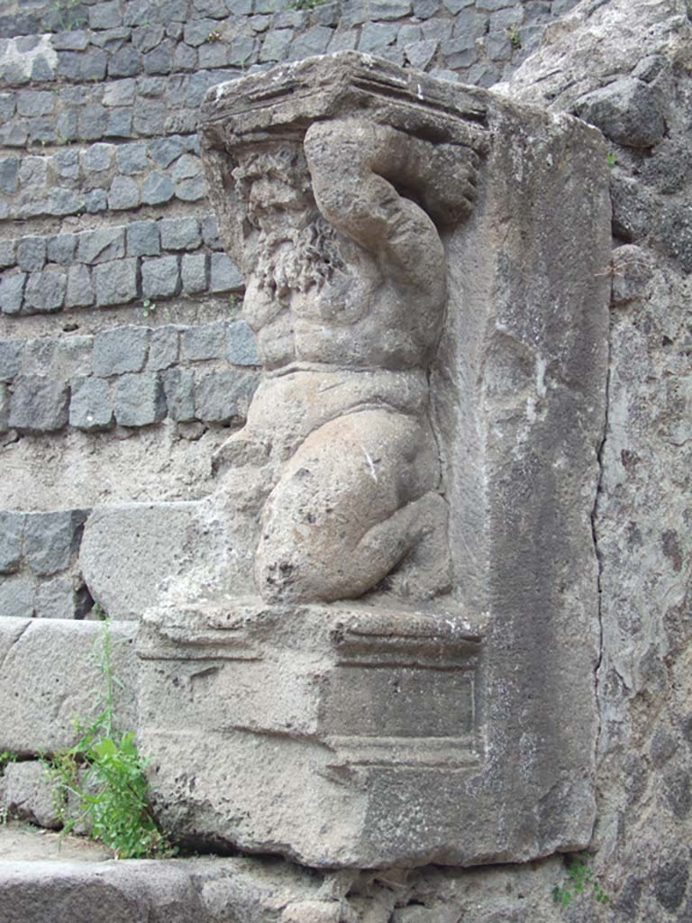 VIII.7.19 Pompeii. May 2006. East end.  Kneeling Atlas.