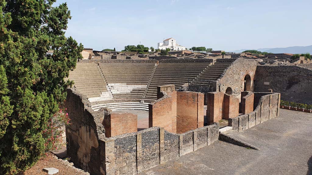 VIII.7.20 Pompeii August 2021. Looking down from Triangular Forum towards area on west and south side of stage.
Foto Annette Haug, ERC Grant 681269 DÉCOR.
