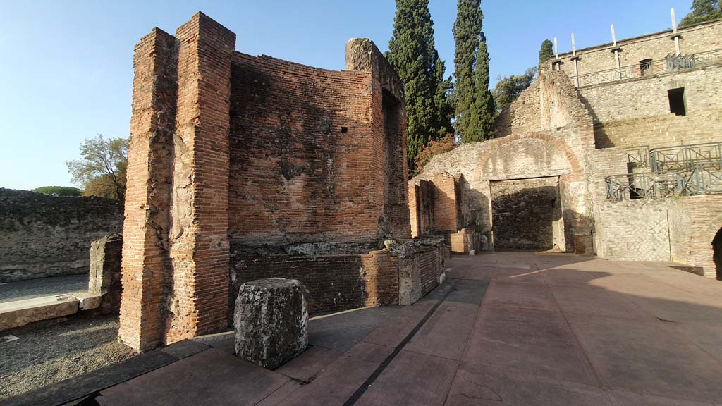 VIII.7.20 Pompeii. August 2021. Looking west from stage towards another exit.
Foto Annette Haug, ERC Grant 681269 DÉCOR.
