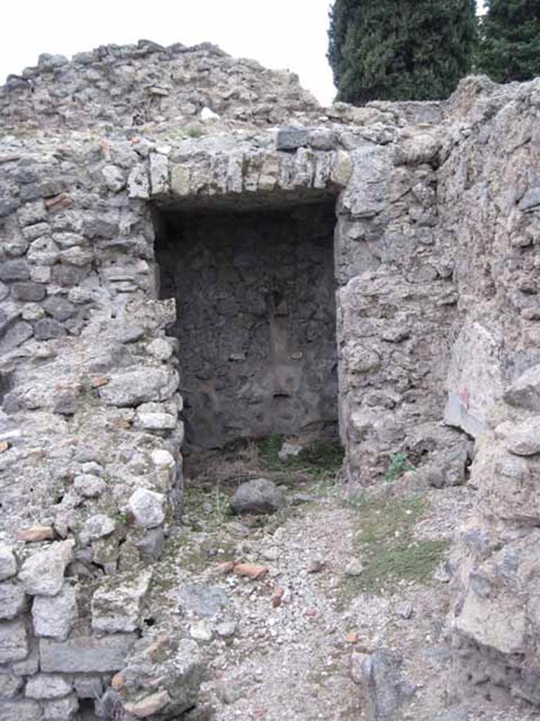 VIII.7.22/23/24 Pompeii. October 2010. Looking west to doorway to lower rooms from VIII.7.22/23, access is to the right. Photo and information courtesy of Drew Baker/Gareth Beale/Hembo Pagi
