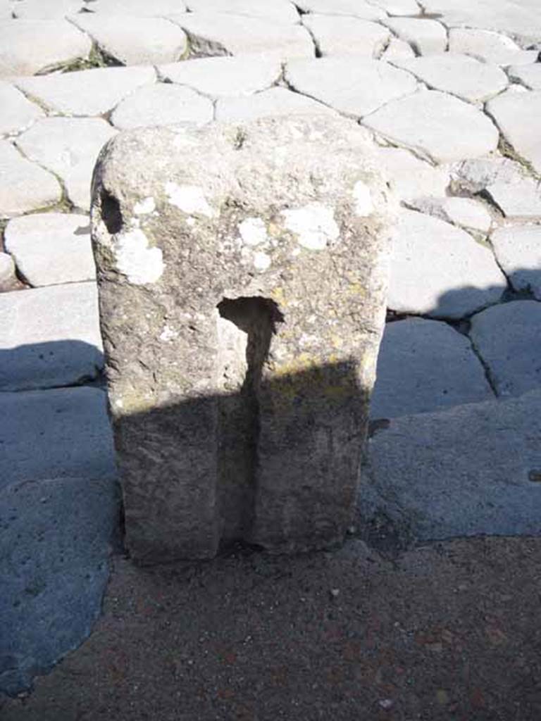 VIII.7.25 Pompeii. September 2010. Detail of reverse of fountain. Looking east onto Via Stabiana. Photo courtesy of Drew Baker.
