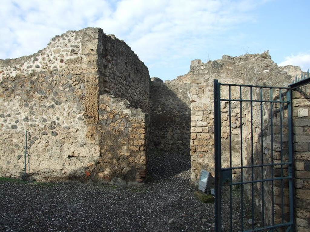 VIII.7.25  Pompeii. December 2006. Doorway to Room for the priest on north side of entrance. 