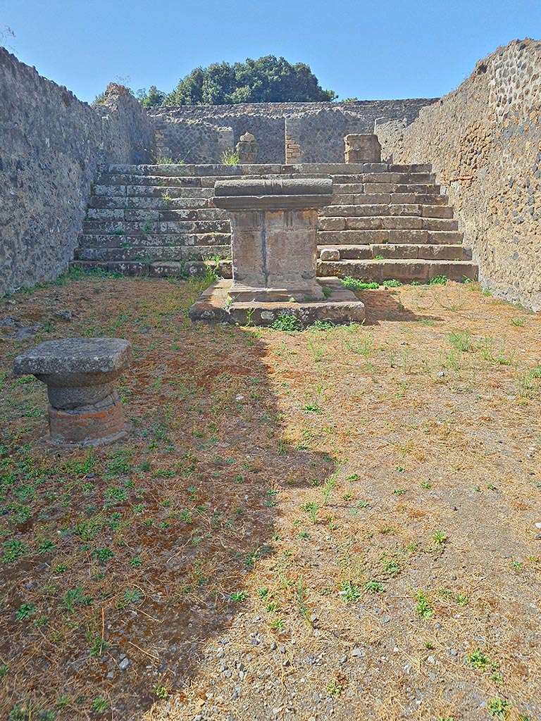 VIII.7.25 Pompeii. August 2021. Looking west from entrance doorway.
Foto Annette Haug, ERC Grant 681269 DÉCOR.
