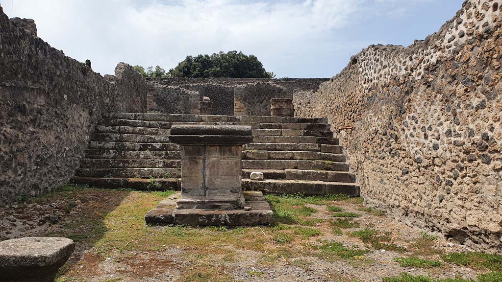 VIII.7.25 Pompeii. August 2021. Looking west from entrance doorway.
Foto Annette Haug, ERC Grant 681269 DÉCOR.

